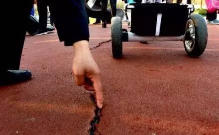 塑膠跑道開裂怎么辦？