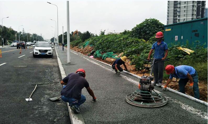 西海岸新區(qū)完成對五臺山路的透水地坪改造工程