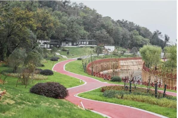 燕子磯新城西支沿岸鋪設(shè)透水混凝土